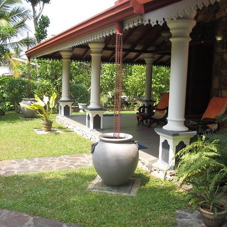 Simon'S Lodge Hikkaduwa Esterno foto