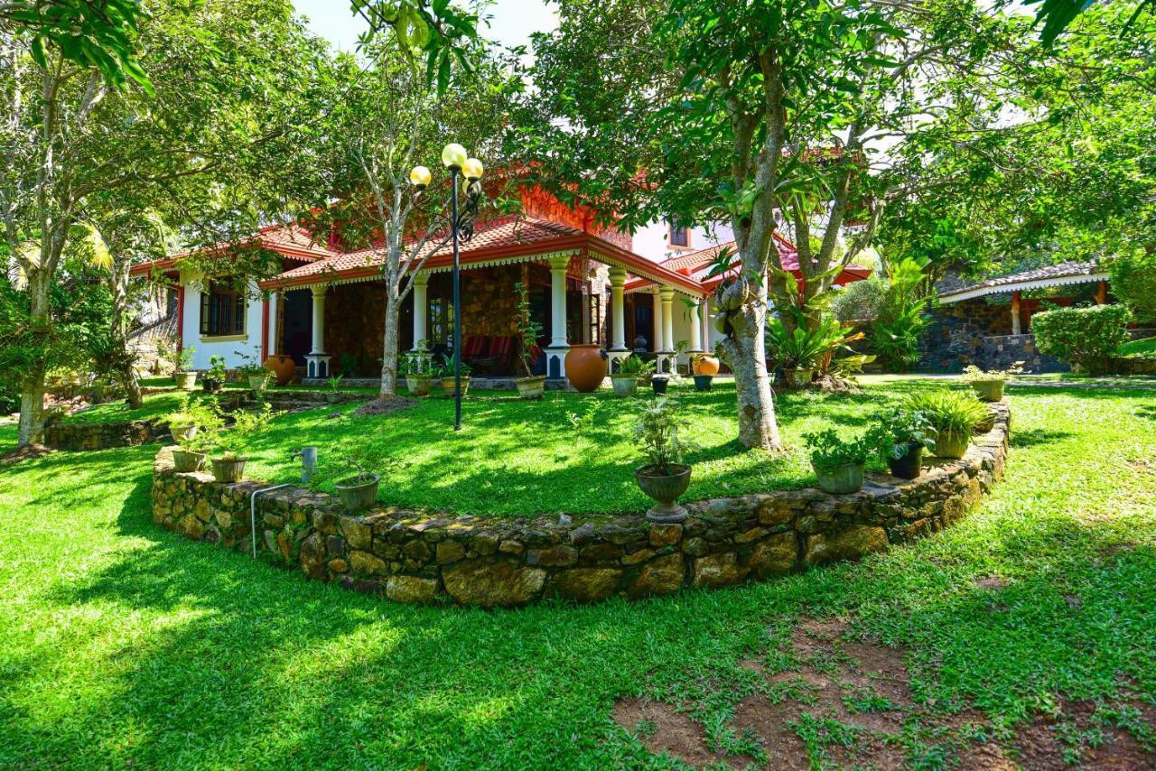 Simon'S Lodge Hikkaduwa Esterno foto