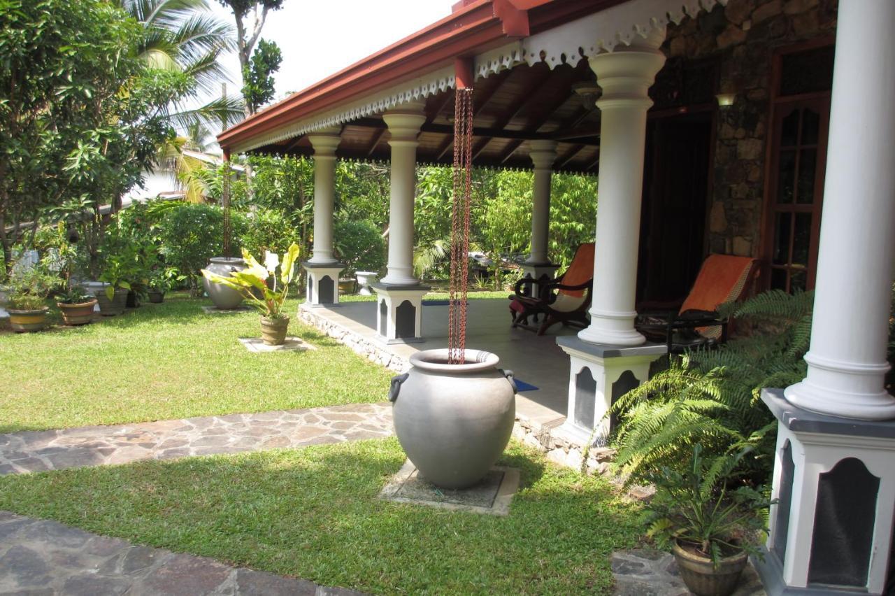 Simon'S Lodge Hikkaduwa Esterno foto