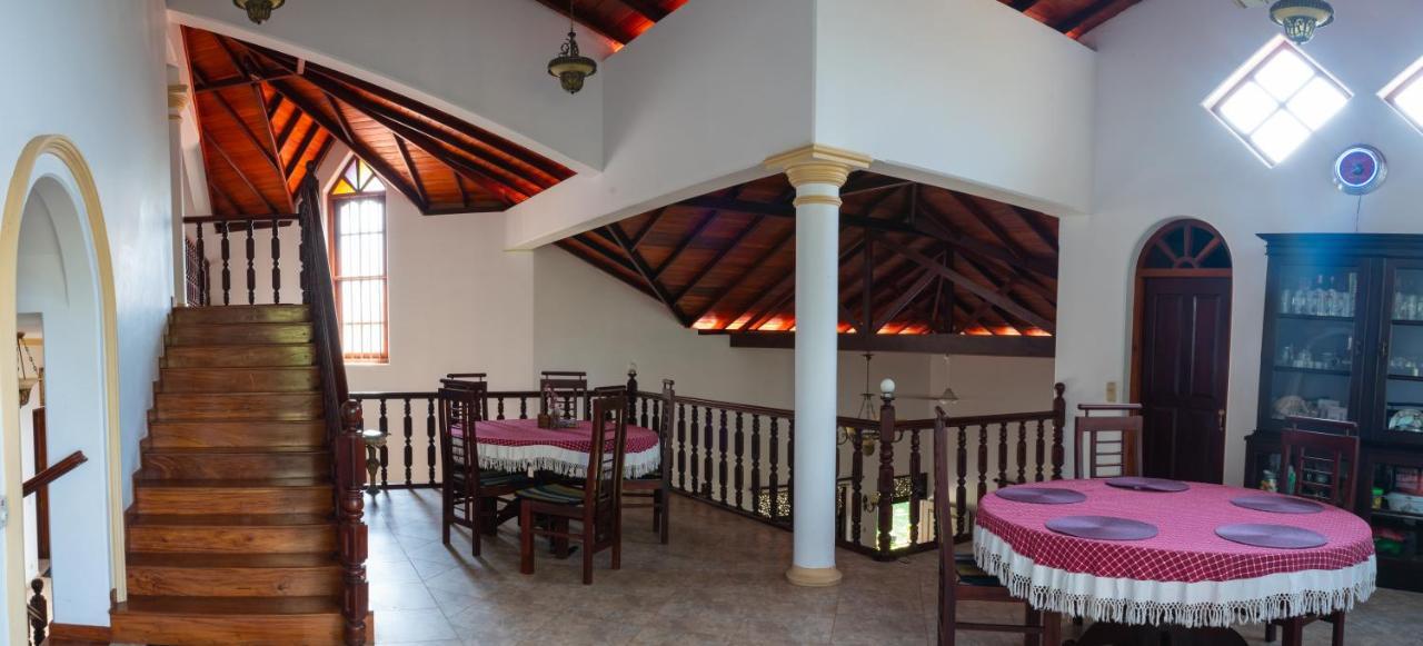 Simon'S Lodge Hikkaduwa Esterno foto